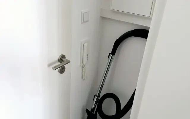 Exclusive studio apartment in a central location in Cologne 2