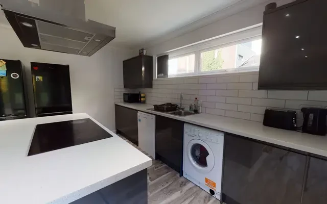Fishponds Road 4