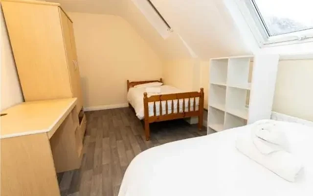 60 Salthill Road Lower - Galway student accommodation - Twin Room