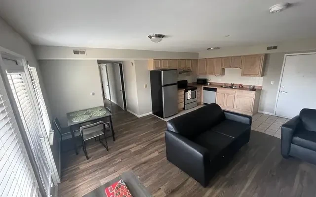 304 E Daniel, Champaign, IL 61820 4
