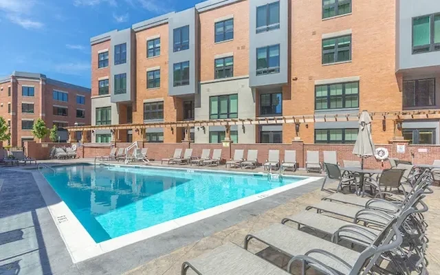 Rose Hall - Madison NJ student accommodation - Swimming pool