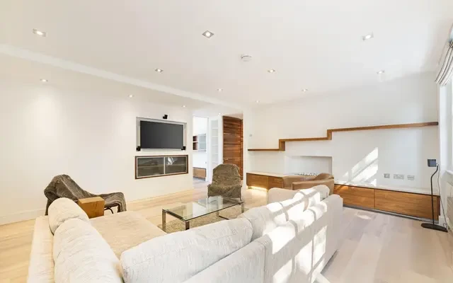 Connaught Square, London, W2. W2 2HL 2