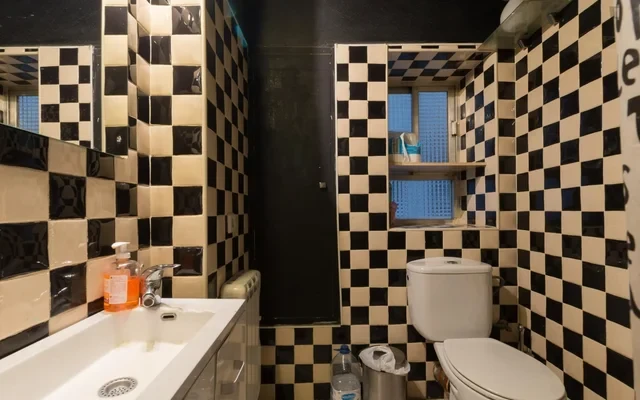 Suitable single bedroom ina 4-bedroom flat, in Puerta del Angel 3