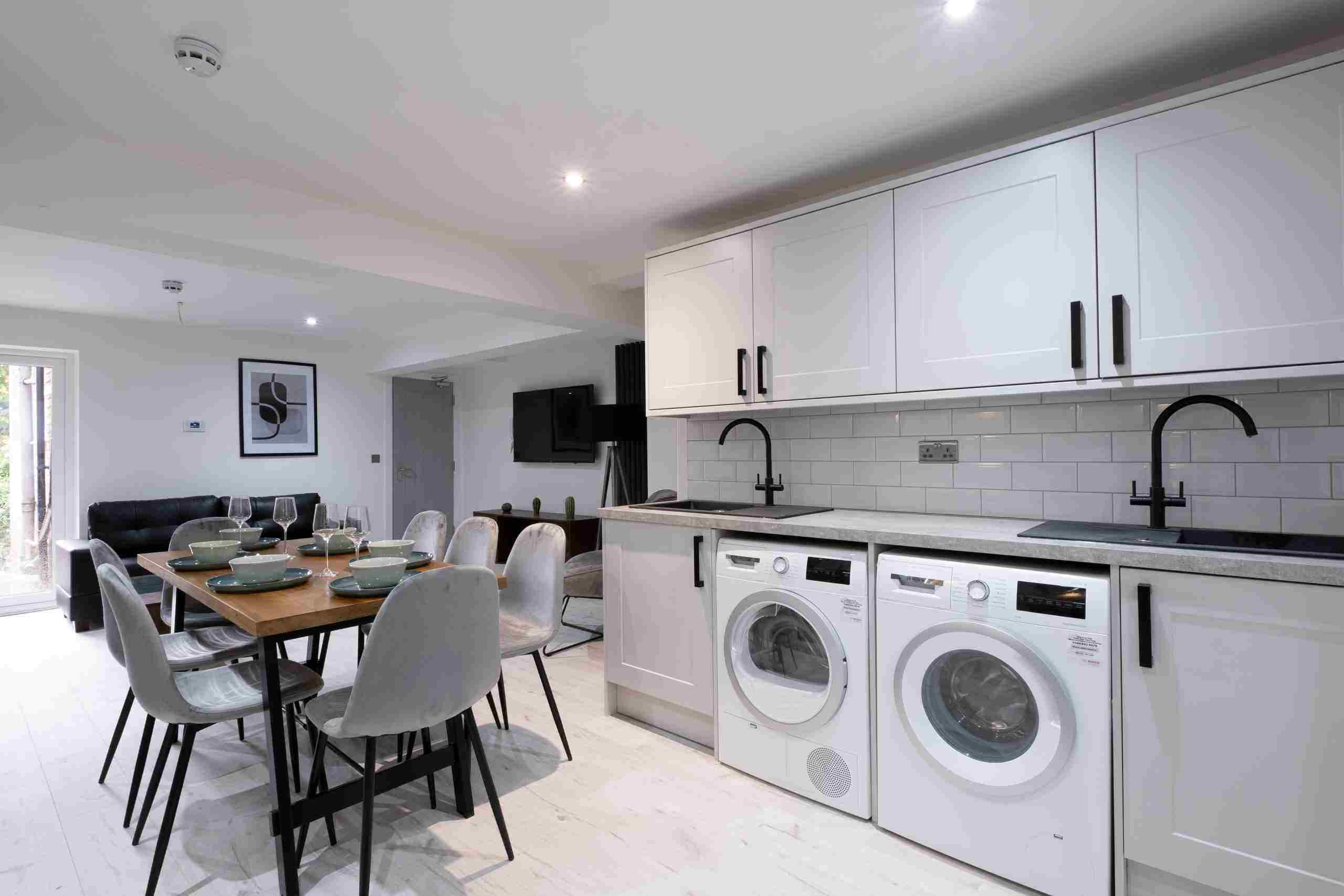 98 Yarborough Road LN1 – 21+ only 3