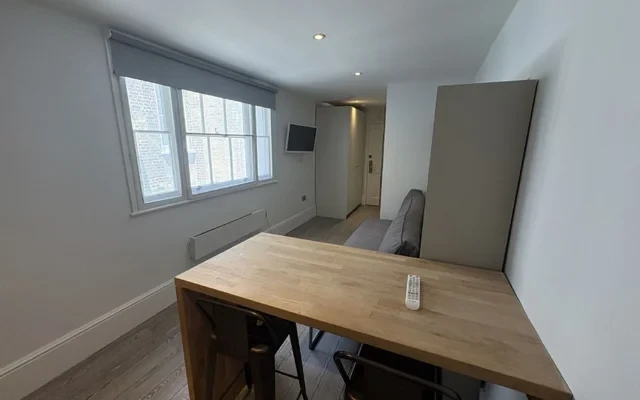 LH-193 Gloucester Place 3