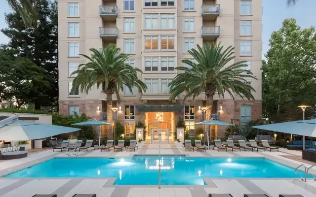 Avalon Towers on the Peninsula 4