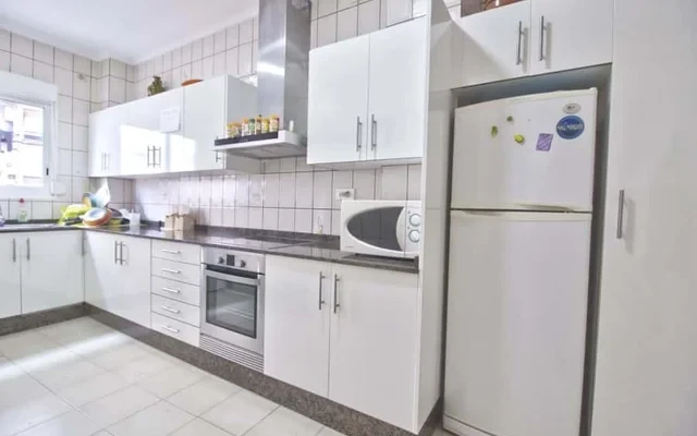 Piso de 4 habitaciones en Ciutat Vella 3