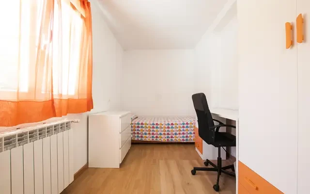 house near Calle Ebro 3