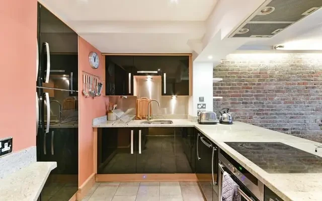 78 Wapping High Street, London, E1W 2NB 3