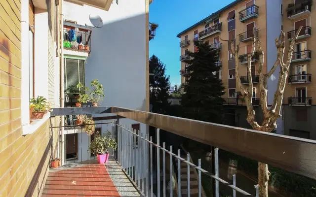 Beautiful one-bedroom apartment near ISAD Design School 4