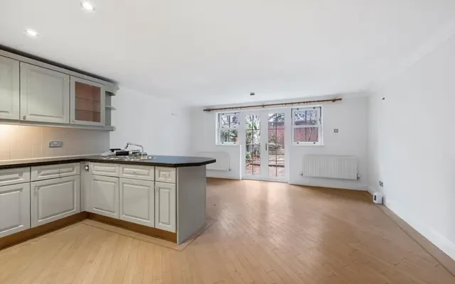 Chapman Square, Wimbledon, London, SW19 5QQ 0