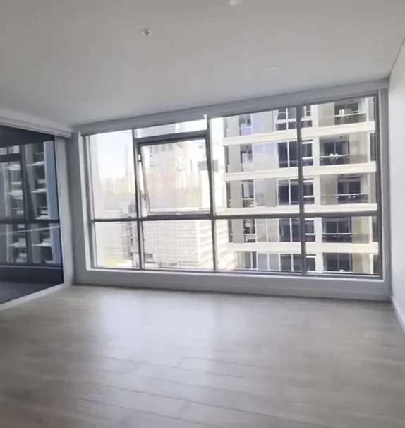 11 Studio Dr