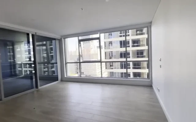 11 Studio Dr 0