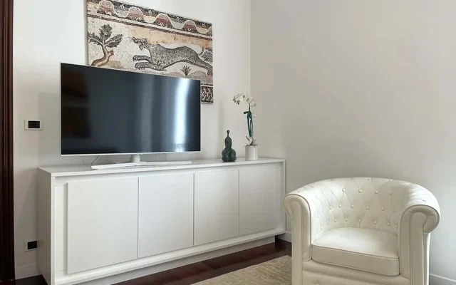 LUXURY FLAT IN THE CENTRE WITH PARKING SPACE 3