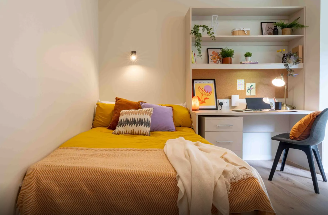 Silver En Suite Plus