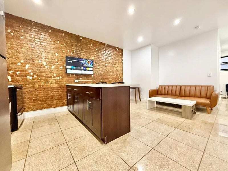 2254 2nd Avenue, New York 3