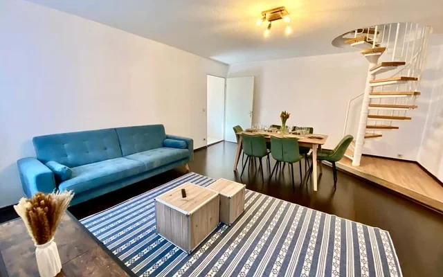 Priscilla - charmantes und voll moebliertes Penthouse-Apartment im hippen Friedrichshain 0