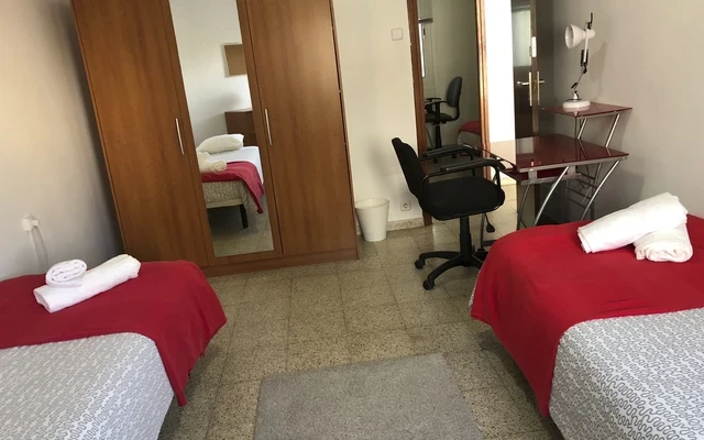 Comforts of Home- Carrer Enamorats 1