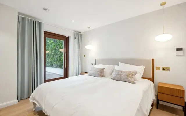 Cornwall Gardens, South Kensington, London, SW7 4AZ 2