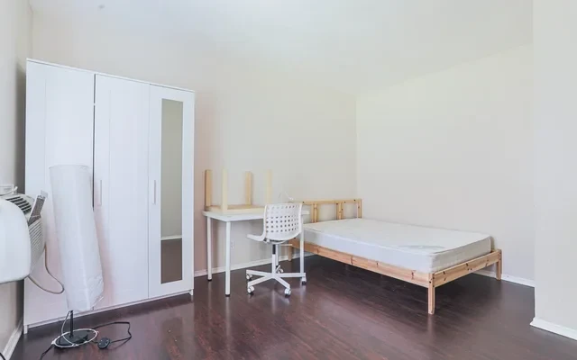 1115 W 30th St 2