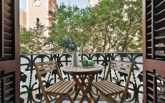 Baia - Studio and balcony in Eixample Esquerra 2