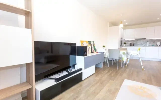 LH-Greenland Place 4