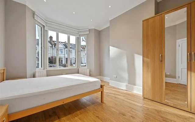 LH-Sedgeford Road - London student accommodation