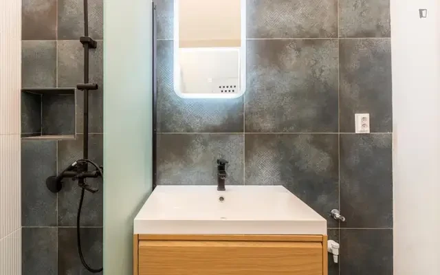 Bed in a welcoming twin bedroom, near the Budapest-Keleti train station 3