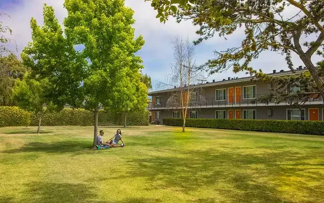 Studio Plaza Apartments 3
