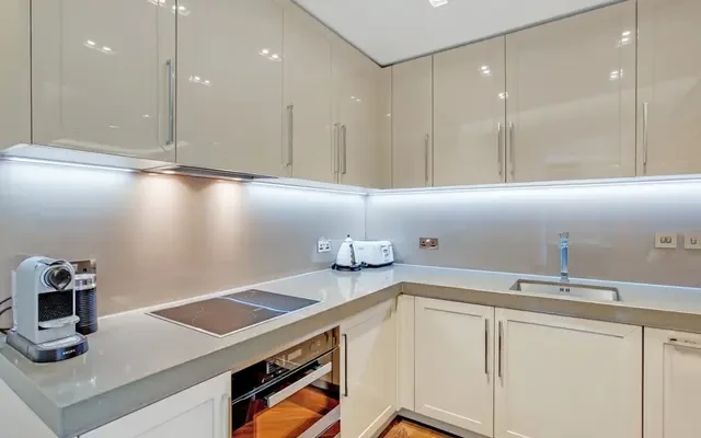 Strand London WC2R 1