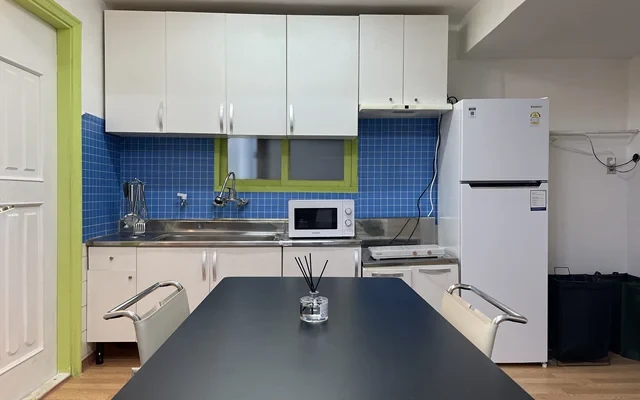 #72 Shinchon, Two-Bedroom Apartment with Furniture 4