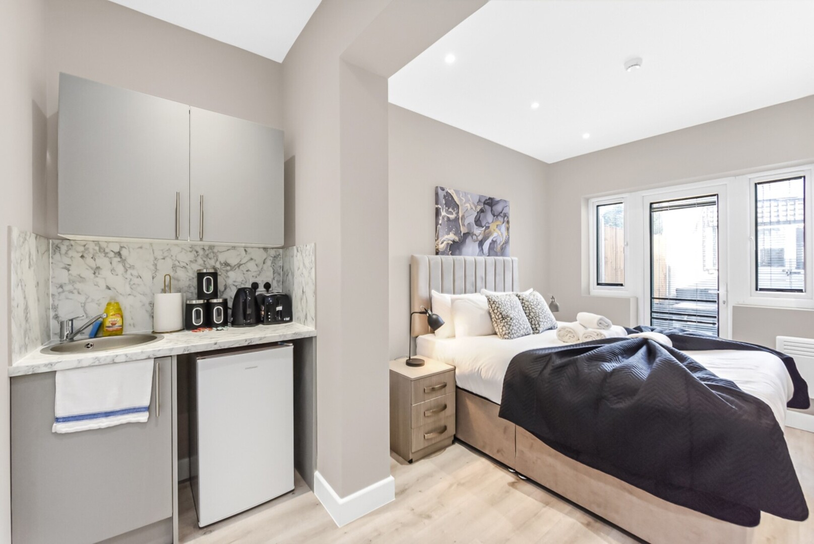 The Hub Studio – Solo Comfort, Shared Style