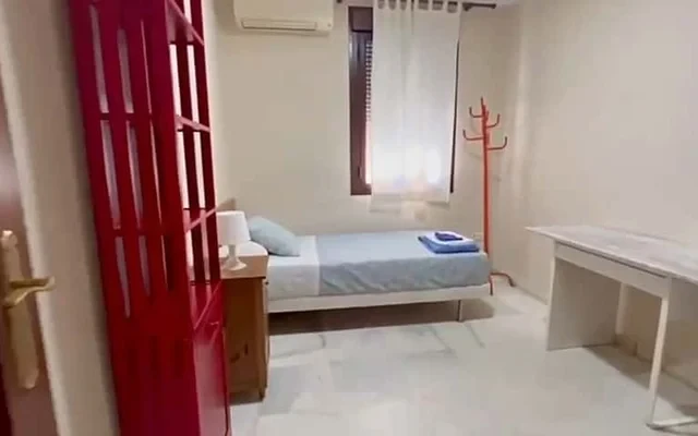 Habitacion Privada en Av de la Reina Mercedes 2