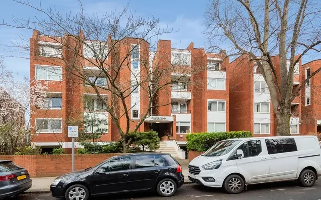 Maresfield Gardens, London, NW3 5SL 2