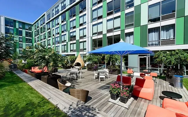 250 N 10th St 3