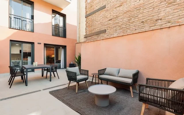 Tortosa - 3 bedrooms and a terrace in Les Corts 1