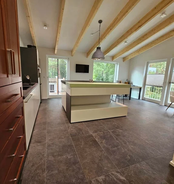 helle, moeblierte Wohnung, 2 Zimmer und Bad