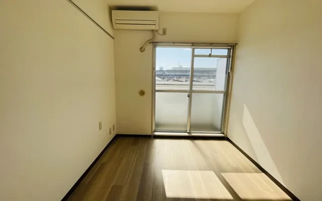 sun white isogo 1