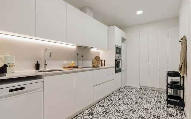Quira - 4 bedrooms and balcony in Eixample Dreta 2