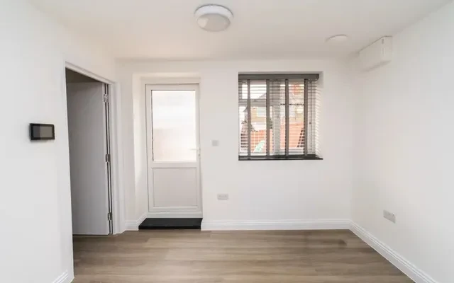 LH-Stag Lane 1