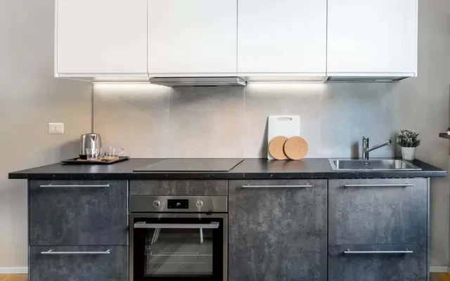 Charming 1-bed flat w/ desk 1