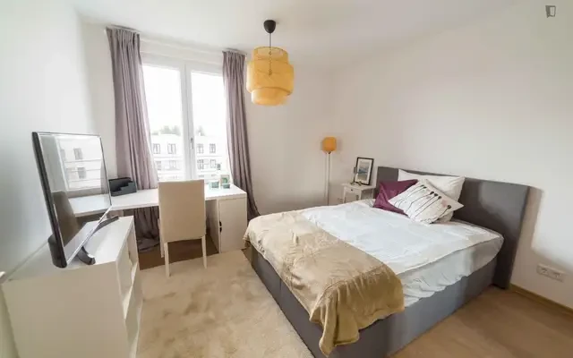 Neat double bedroom in Moabit 0