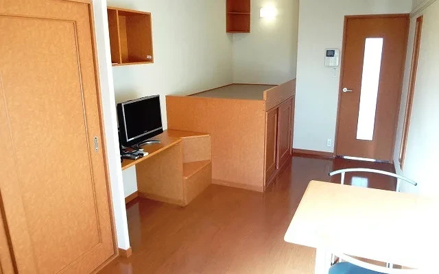 レオパレスアンソレイエ　恵 - 碧南市 (あおなみし)の学生向け宿泊施設 - 104号房间(带独立厨房)