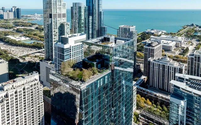 Arrive Michigan Avenue 1