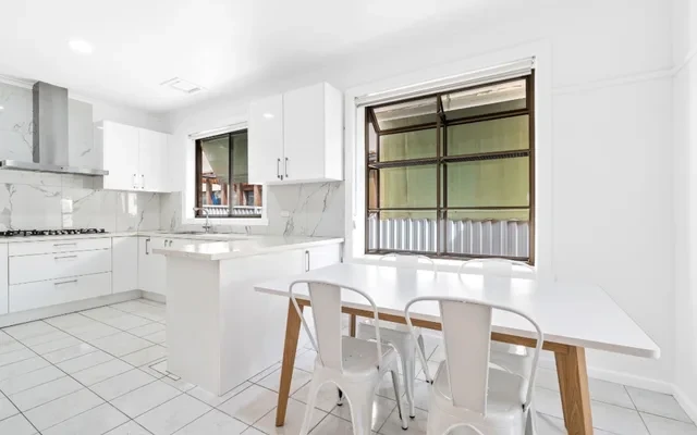 74 Railway Parade South 1