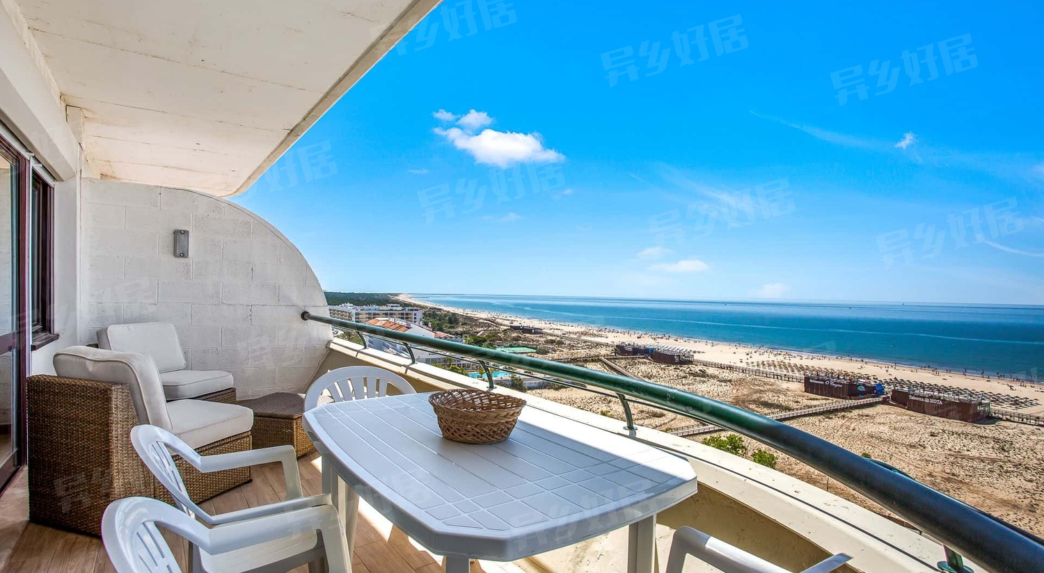 1BDR Apartment W/Beach View