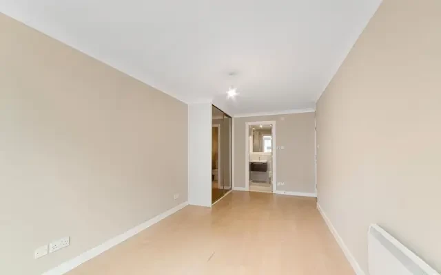 Boardwalk Place,  London, E14 5SQ 3