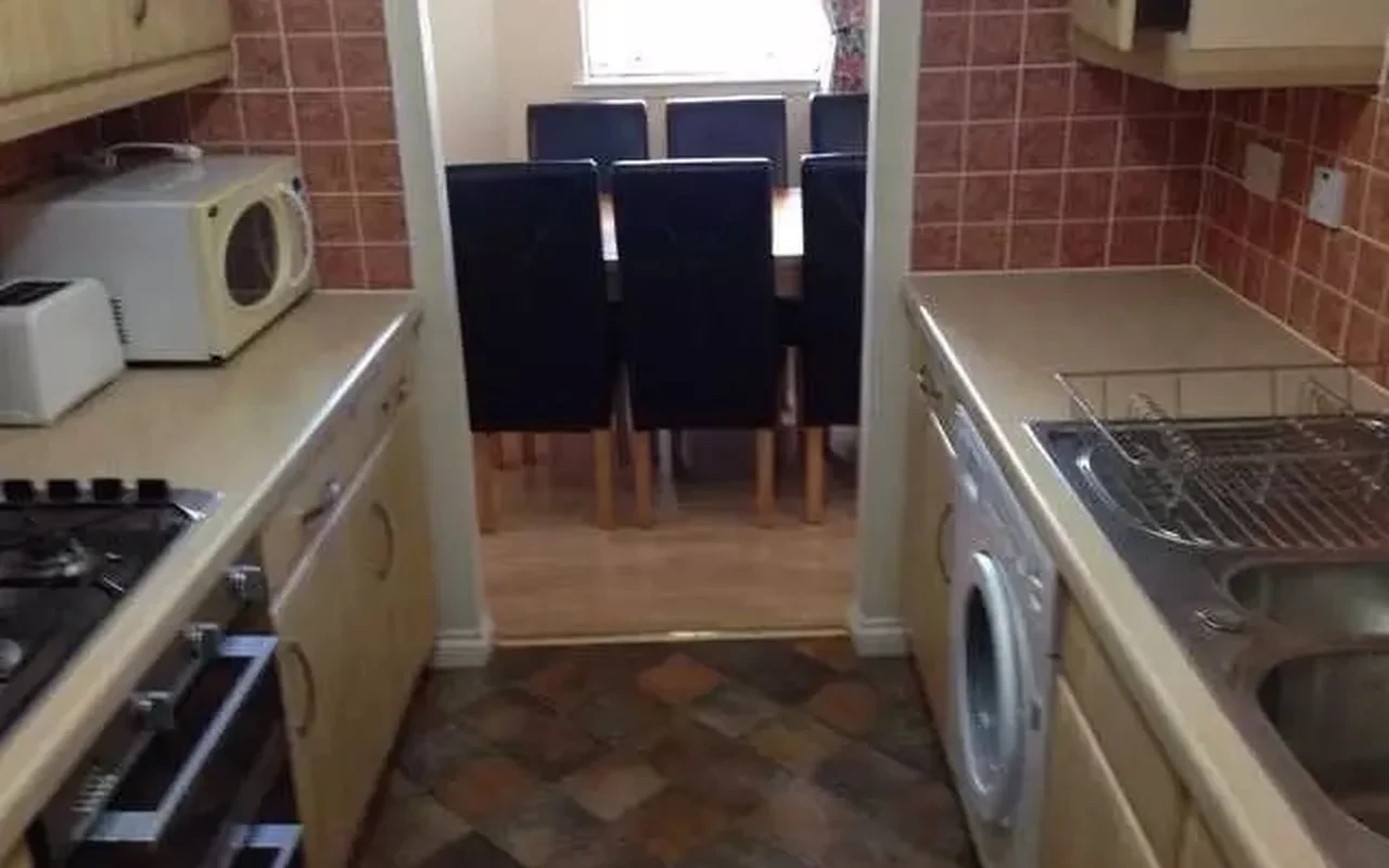 Shared Place·4B2B···Flat 6,9 cooperswell street 6