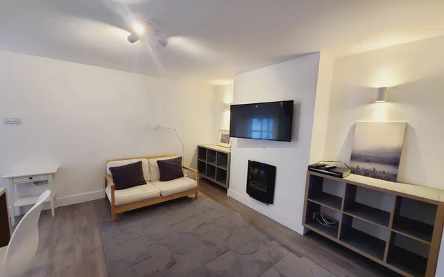 LH-Selborne Gardens - London student accommodation