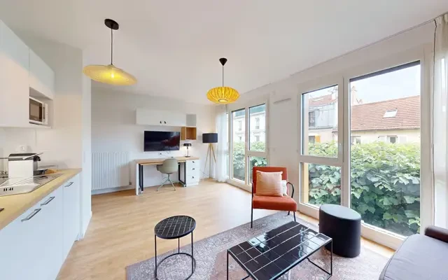 studio near rue Lénine 4